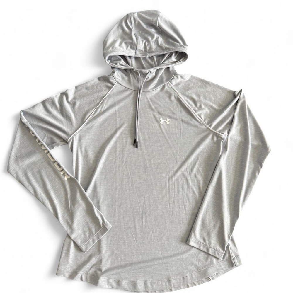 Women’s UA Athletic Hooded Workout
Long Sleeved Shirt Light Grey Medium